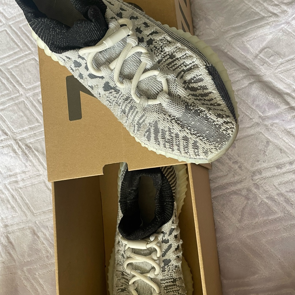 Adidas Yzy 350 V2 Cmpct Box